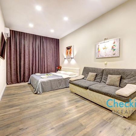 Two-Bedroom Apartment In The Center Near The National Sports Complex “Olympiyskiy” Kijów Zewnętrze zdjęcie