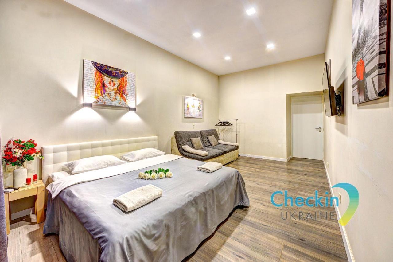 Two-Bedroom Apartment In The Center Near The National Sports Complex “Olympiyskiy” Kijów Zewnętrze zdjęcie
